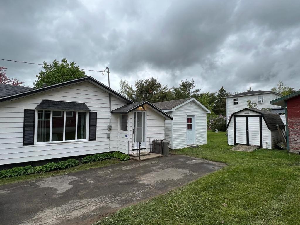 Cozy Chalet Near The Beach Shediac Exterior foto
