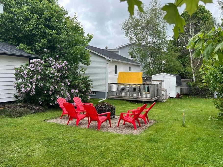Cozy Chalet Near The Beach Shediac Exterior foto